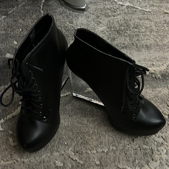 NWOT SPRING BOOTS, CLEAR HEELS 🔥🔥🔥🔥 - Picture 2 of 8